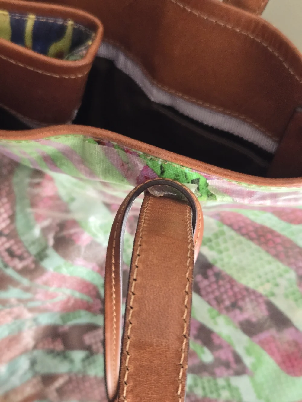 GUC Jimmy Choo Large Animal Print Tote Bag - Picture 4 of 16